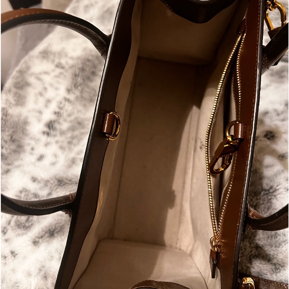 Medium size Gucci tote